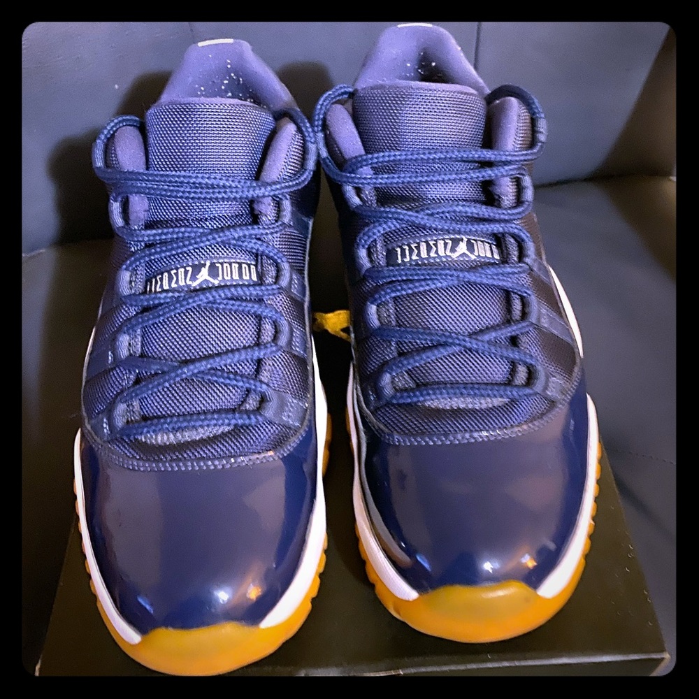 Air Jordan Retro 11 Low Midnight Navy/Gum Bottom